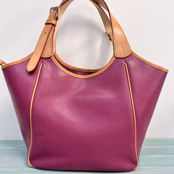 Dooney and Bourke Beautiful Tote Bag - Picture 3 of 12